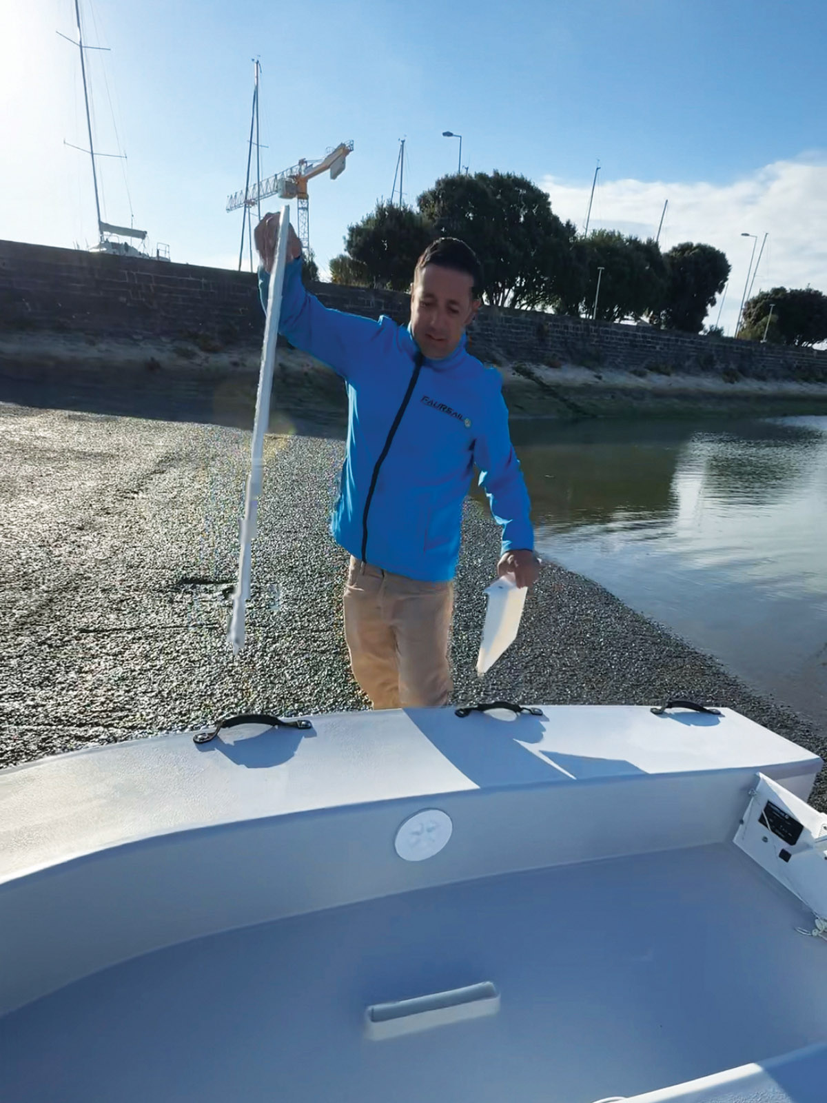 The daggerboard well can be closed off with a mini-plug when using the boat with an outboard.