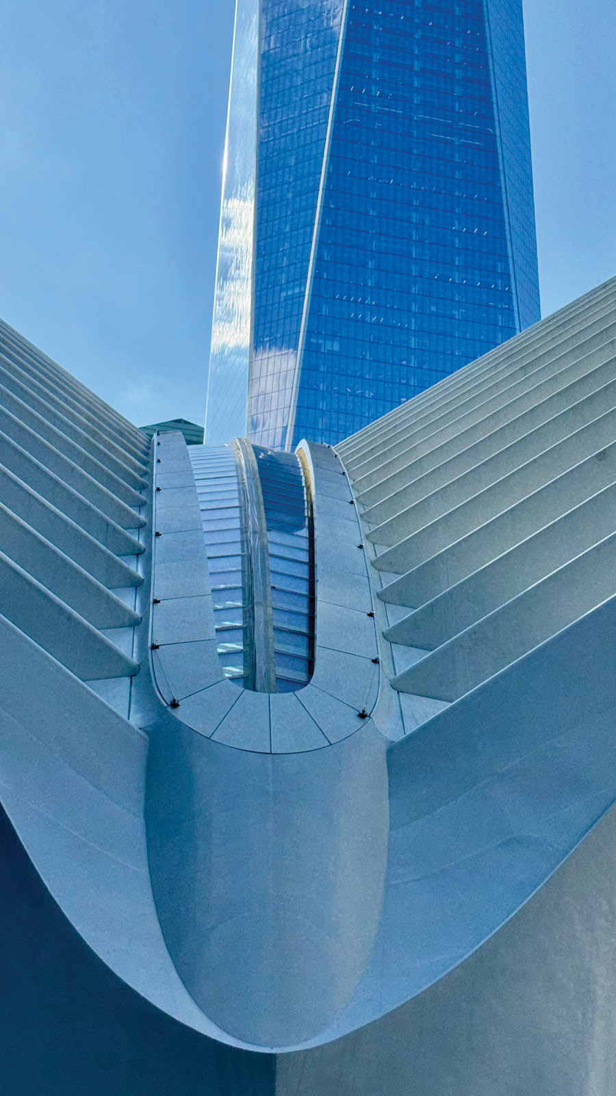 The Oculus now stands on the site of the former PATH station, destroyed in the attacks of September 11, 2001.