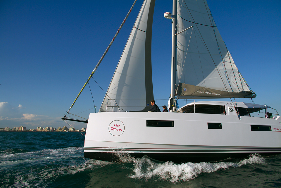 Catamaran basics Taking a reef in the mainsail Technical